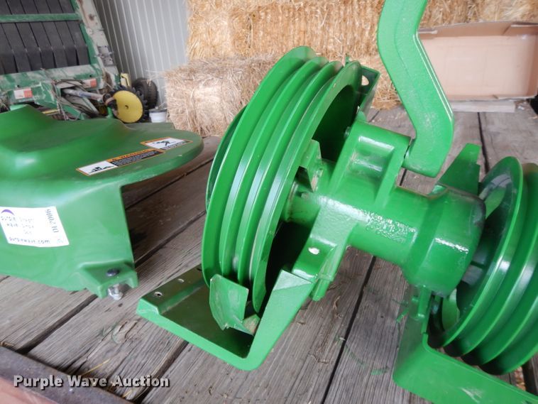 image for item DL2006 John Deere straw chopper jack shaft