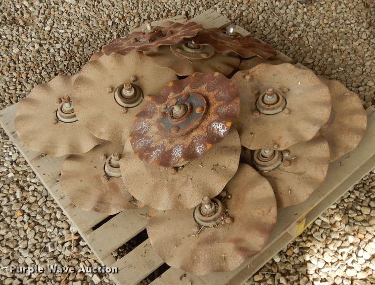 image for item DL2007 (16) no-till coulters