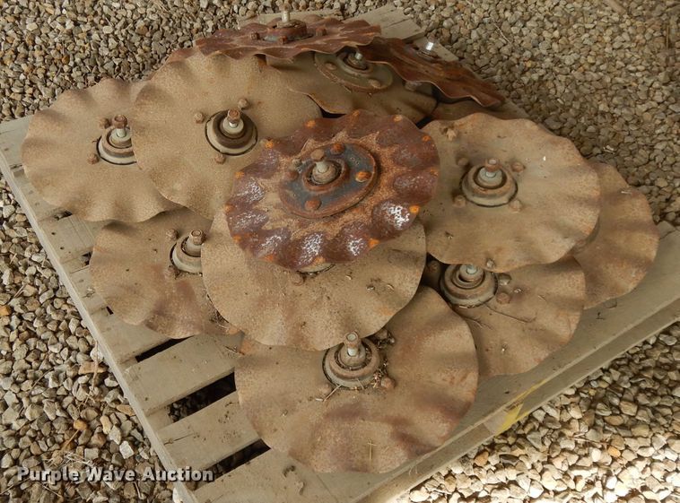 image for item DL2007 (16) no-till coulters