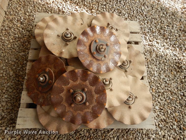 image for item DL2007 (16) no-till coulters