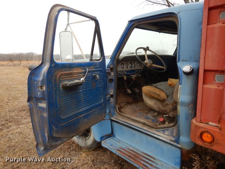 image for item DL2743 1967 Ford 600  grain truck