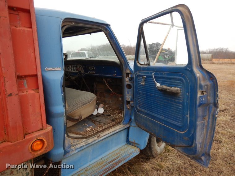 image for item DL2743 1967 Ford 600  grain truck