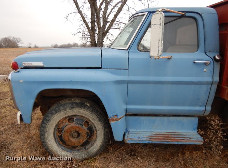 image for item DL2743 1967 Ford 600  grain truck