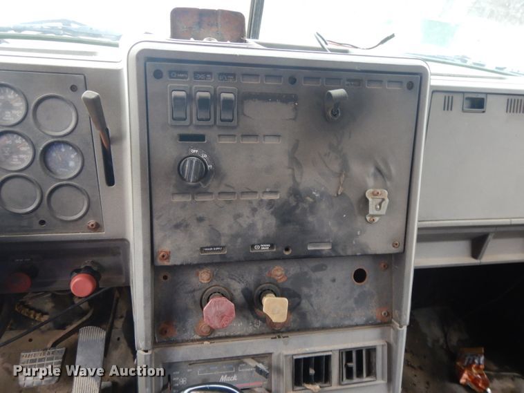 image for item DL2745 1991 Mack CH613  fertilizer tender truck