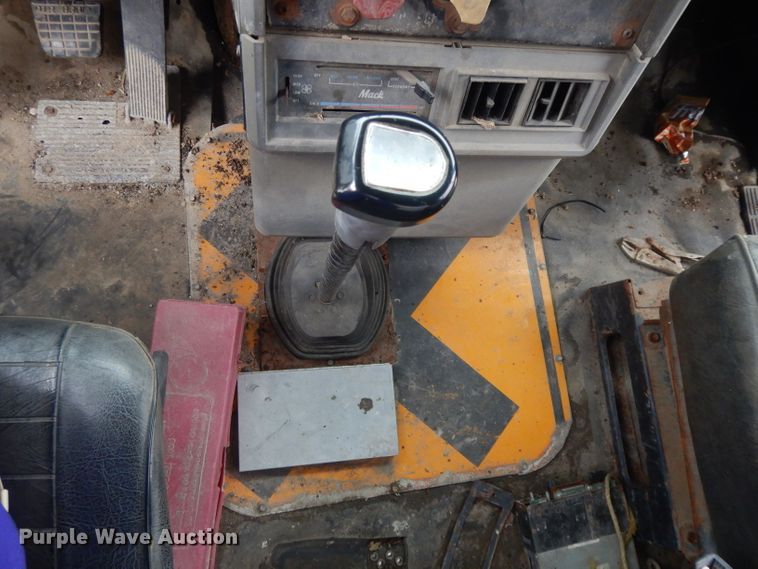 image for item DL2745 1991 Mack CH613  fertilizer tender truck