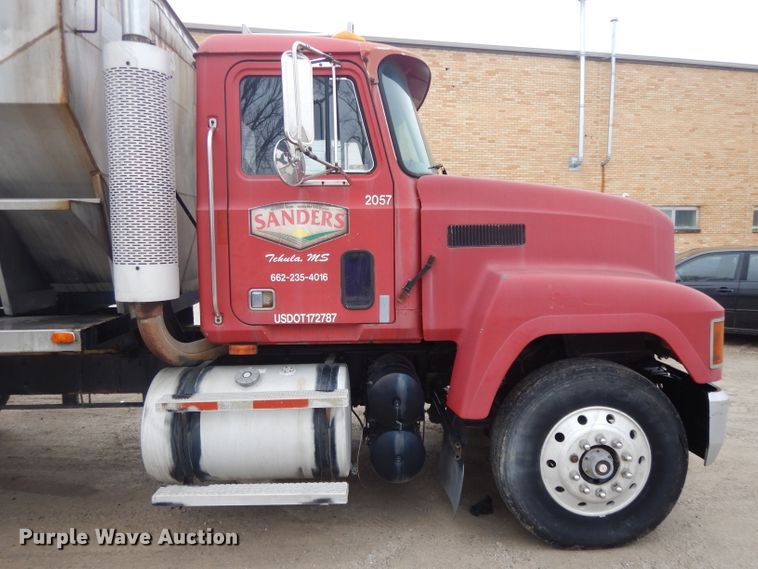 image for item DL2745 1991 Mack CH613  fertilizer tender truck