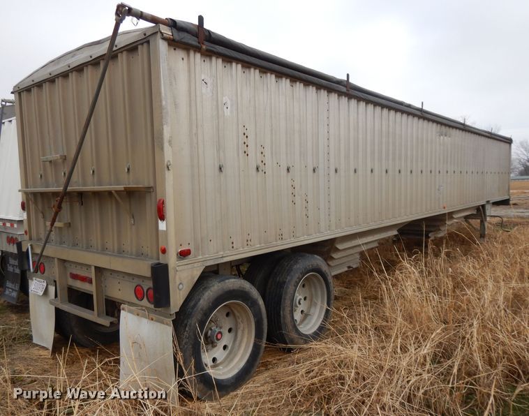 image for item DL2747 1985 Wilson AGH700 grain trailer