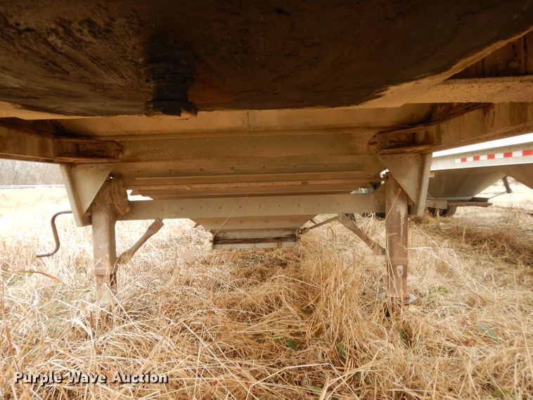 image for item DL2747 1985 Wilson AGH700 grain trailer