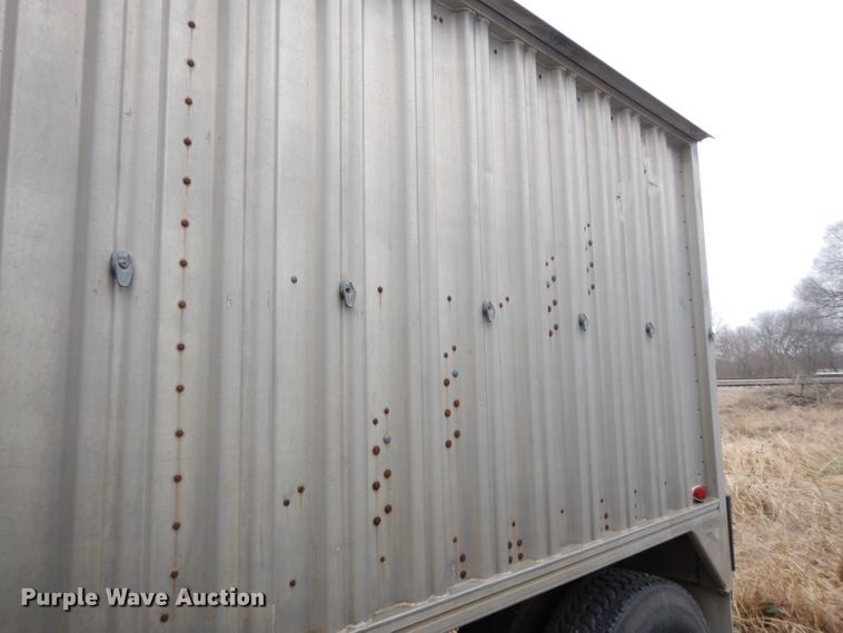 image for item DL2747 1985 Wilson AGH700 grain trailer