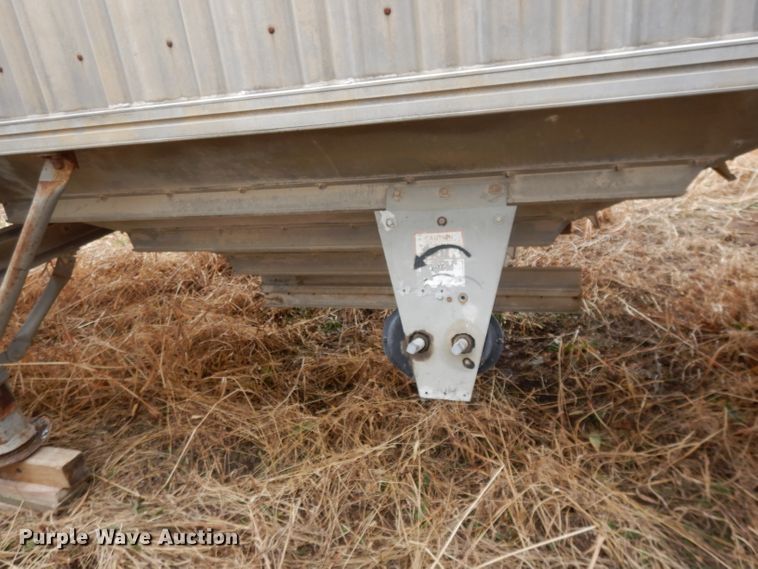 image for item DL2747 1985 Wilson AGH700 grain trailer