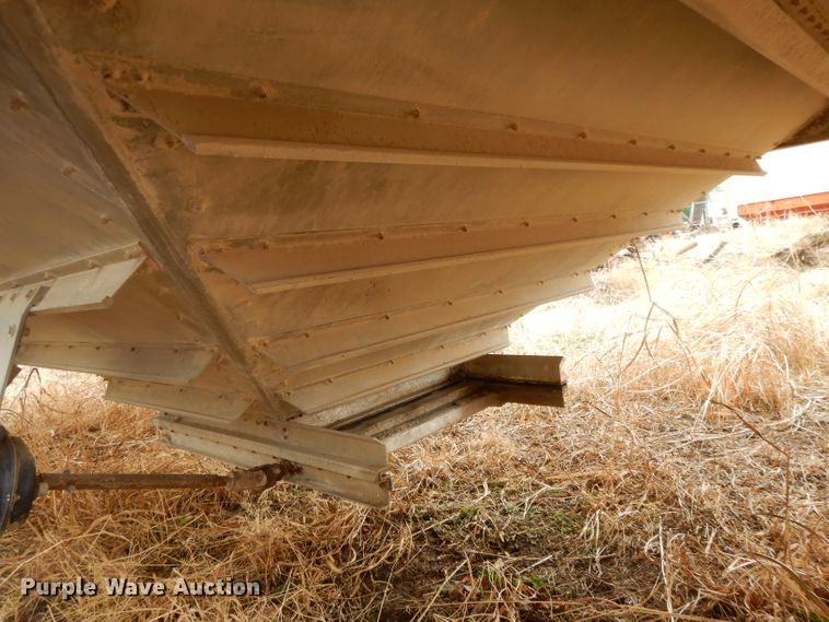 image for item DL2747 1985 Wilson AGH700 grain trailer