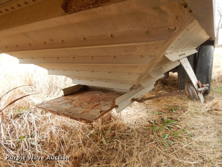 image for item DL2747 1985 Wilson AGH700 grain trailer