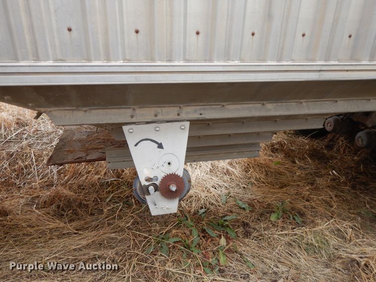 image for item DL2747 1985 Wilson AGH700 grain trailer