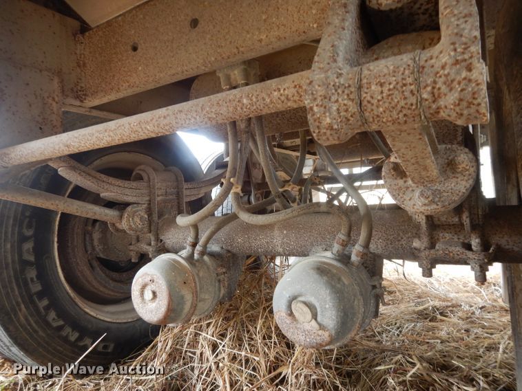 image for item DL2747 1985 Wilson AGH700 grain trailer