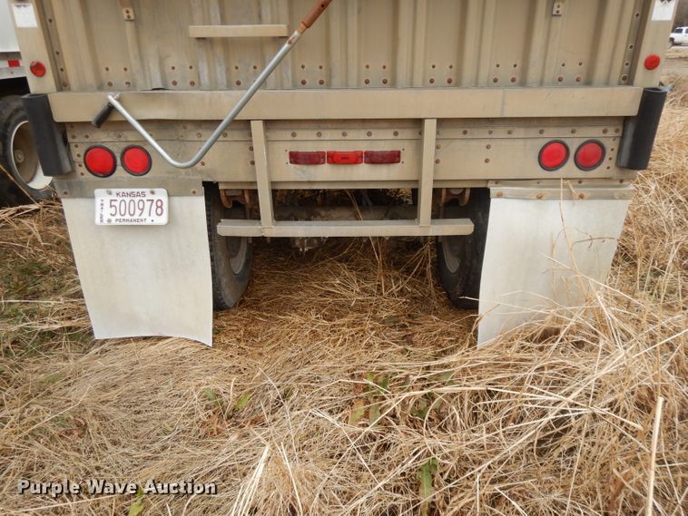 image for item DL2747 1985 Wilson AGH700 grain trailer