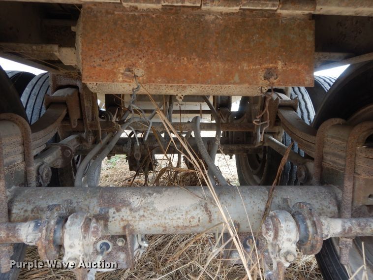 image for item DL2747 1985 Wilson AGH700 grain trailer