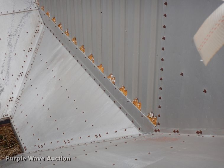 image for item DL2747 1985 Wilson AGH700 grain trailer