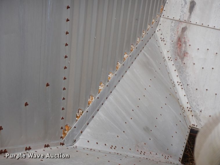 image for item DL2747 1985 Wilson AGH700 grain trailer