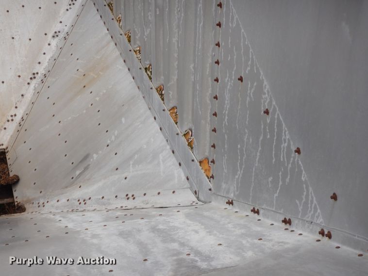 image for item DL2747 1985 Wilson AGH700 grain trailer