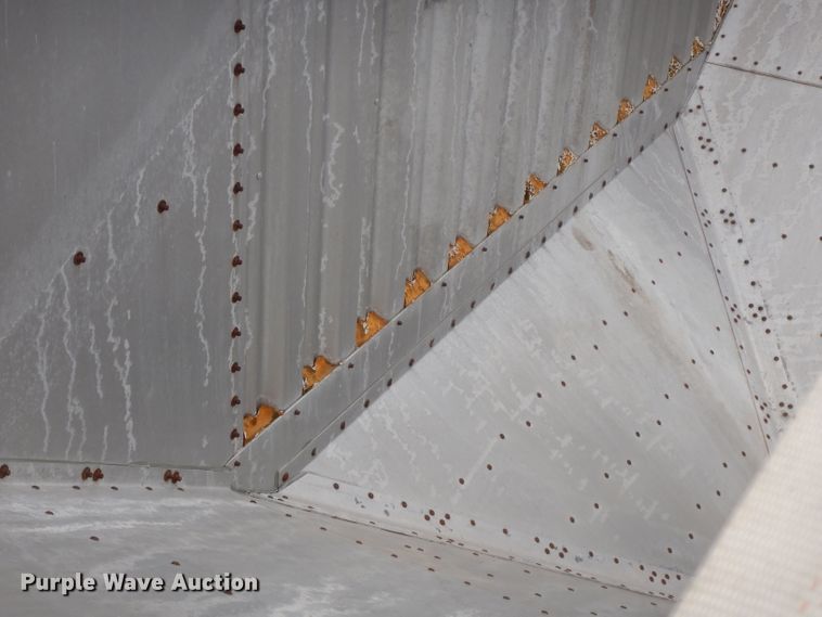 image for item DL2747 1985 Wilson AGH700 grain trailer