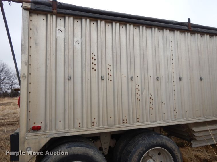 image for item DL2747 1985 Wilson AGH700 grain trailer