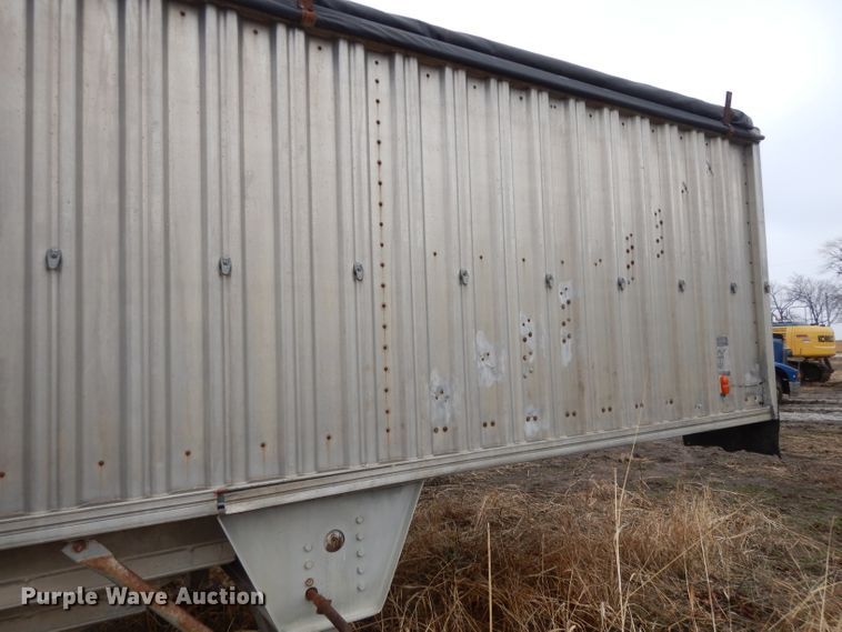 image for item DL2747 1985 Wilson AGH700 grain trailer