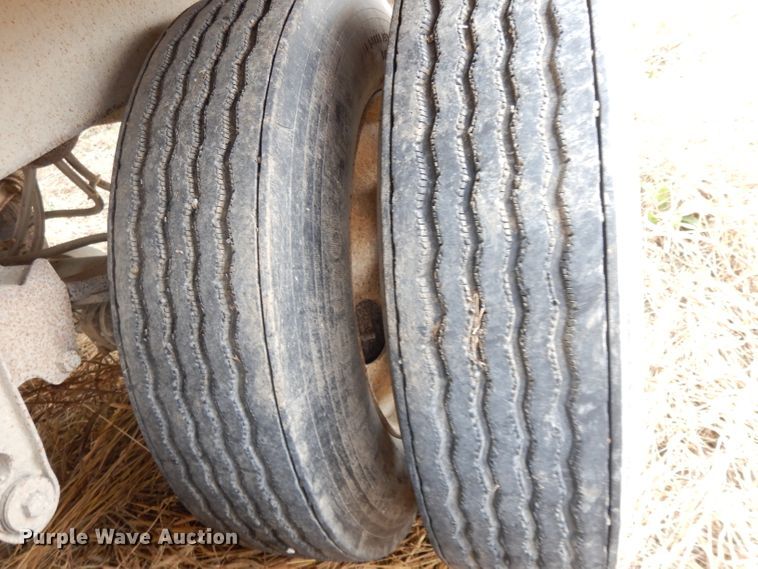 image for item DL2747 1985 Wilson AGH700 grain trailer