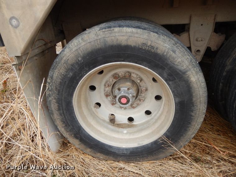 image for item DL2747 1985 Wilson AGH700 grain trailer