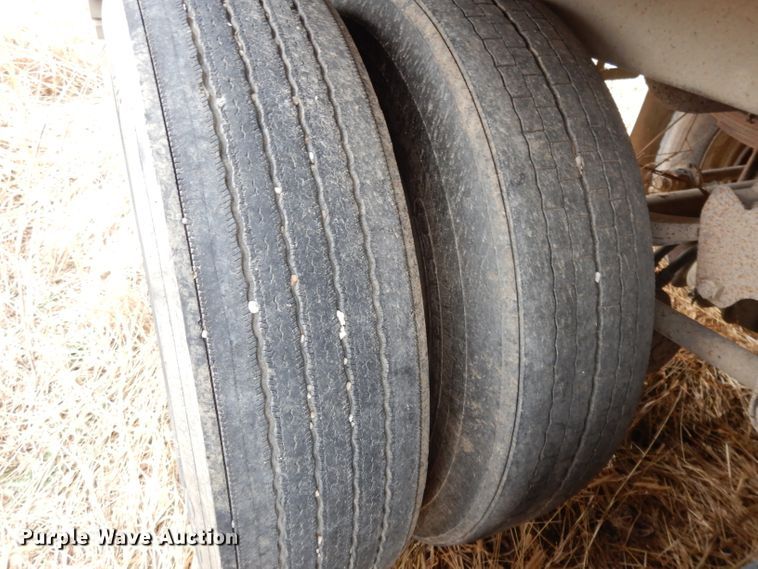 image for item DL2747 1985 Wilson AGH700 grain trailer