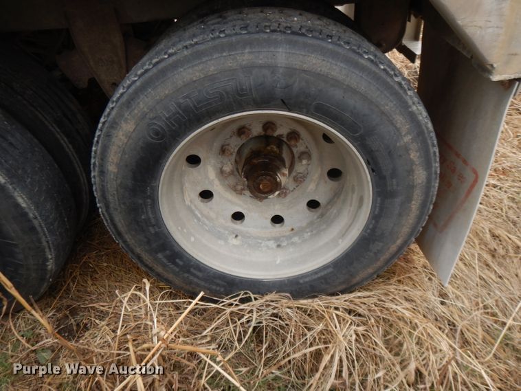 image for item DL2747 1985 Wilson AGH700 grain trailer