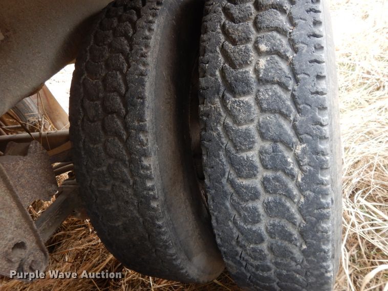 image for item DL2747 1985 Wilson AGH700 grain trailer