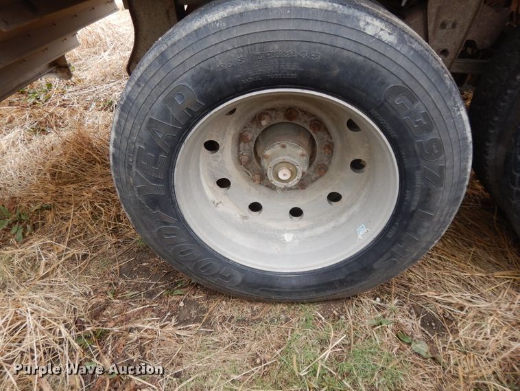 image for item DL2747 1985 Wilson AGH700 grain trailer