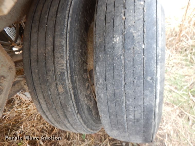 image for item DL2747 1985 Wilson AGH700 grain trailer