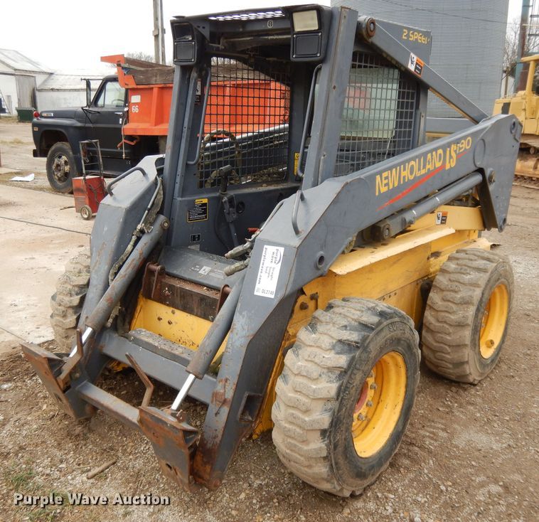 image for item DL2748 1999 New Holland LS190  skid steer loader
