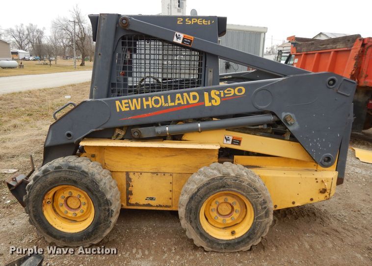 image for item DL2748 1999 New Holland LS190  skid steer loader