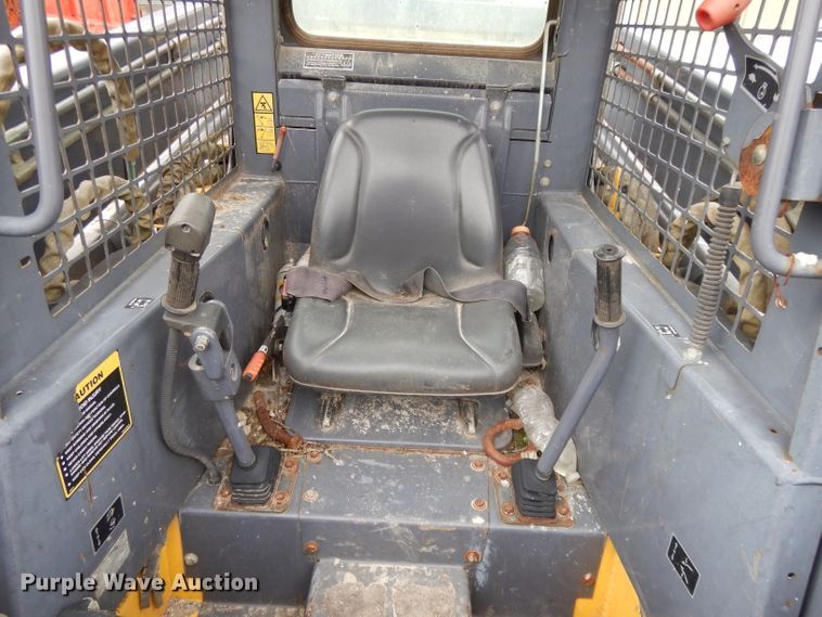 image for item DL2748 1999 New Holland LS190  skid steer loader