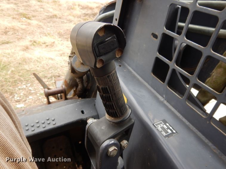 image for item DL2748 1999 New Holland LS190  skid steer loader