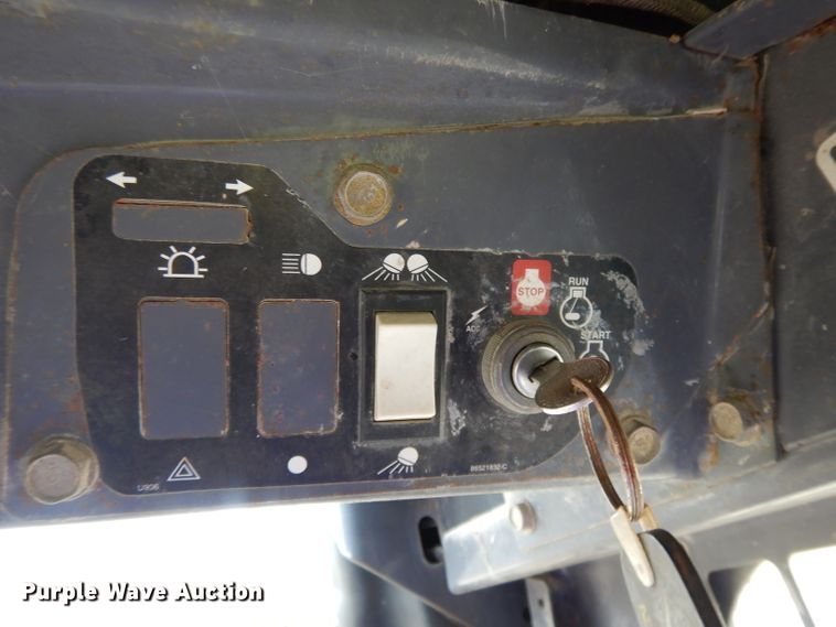 image for item DL2748 1999 New Holland LS190  skid steer loader