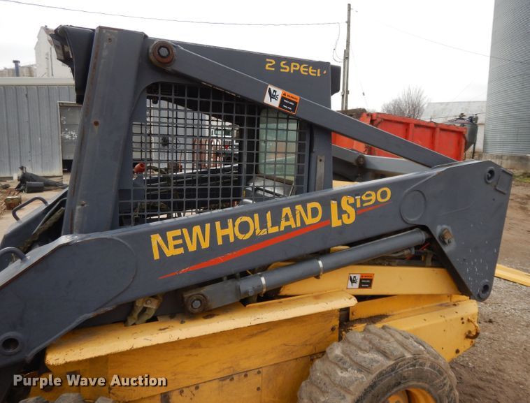 image for item DL2748 1999 New Holland LS190  skid steer loader