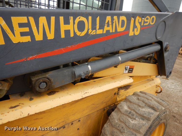 image for item DL2748 1999 New Holland LS190  skid steer loader