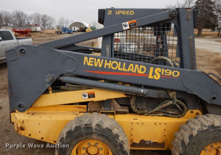 image for item DL2748 1999 New Holland LS190  skid steer loader