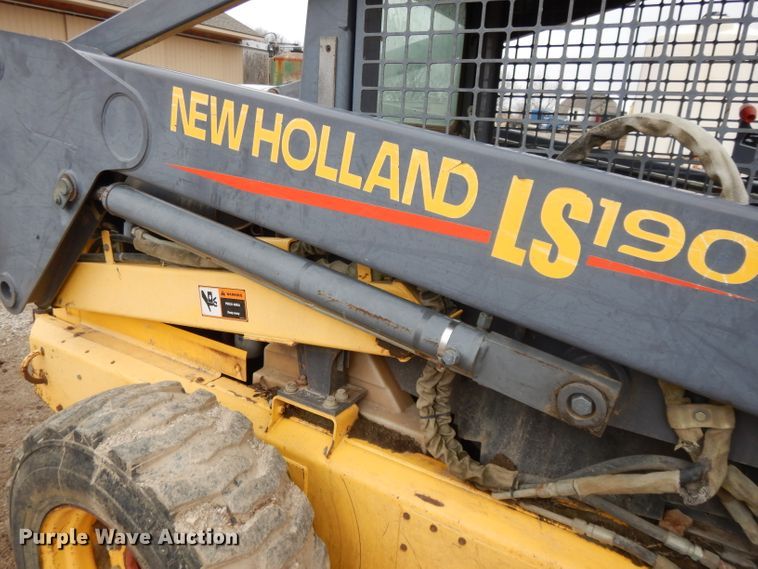 image for item DL2748 1999 New Holland LS190  skid steer loader