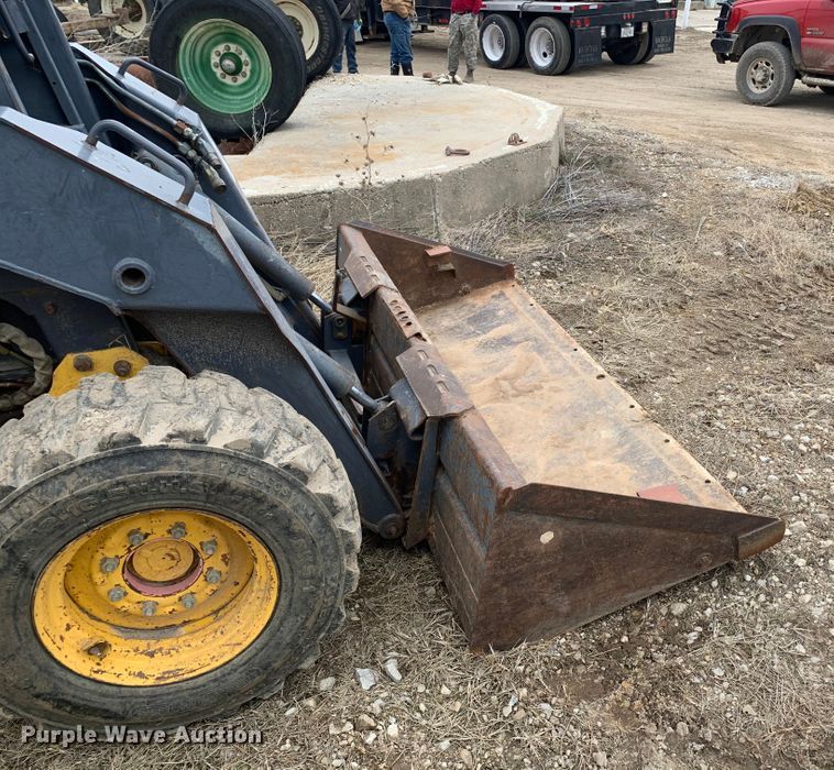 image for item DL2748 1999 New Holland LS190  skid steer loader