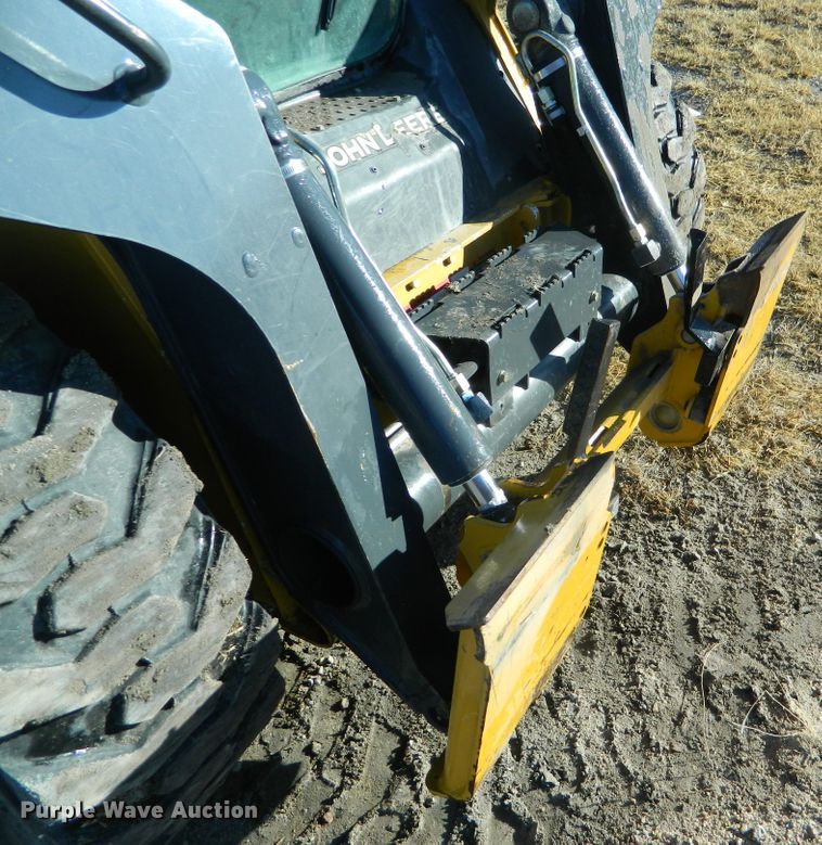 image for item EH9480 2011 John Deere 320D  skid steer loader