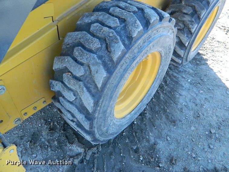 image for item EH9480 2011 John Deere 320D  skid steer loader