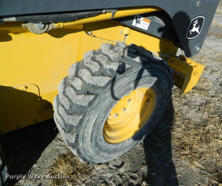 image for item EH9480 2011 John Deere 320D  skid steer loader