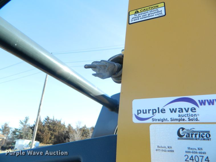 image for item EH9480 2011 John Deere 320D  skid steer loader