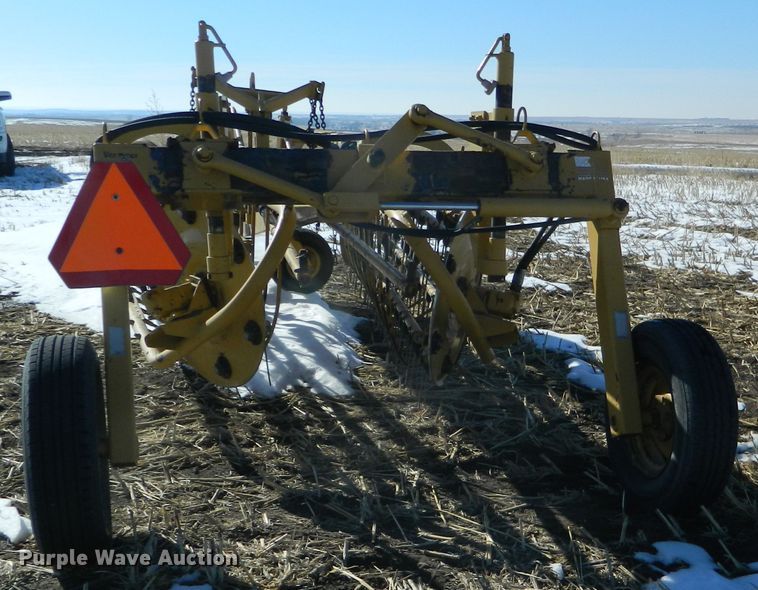 image for item EH9482 Vermeer R23 hay rake
