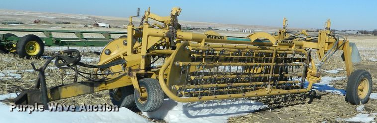 image for item EH9482 Vermeer R23 hay rake