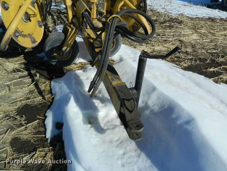 image for item EH9482 Vermeer R23 hay rake